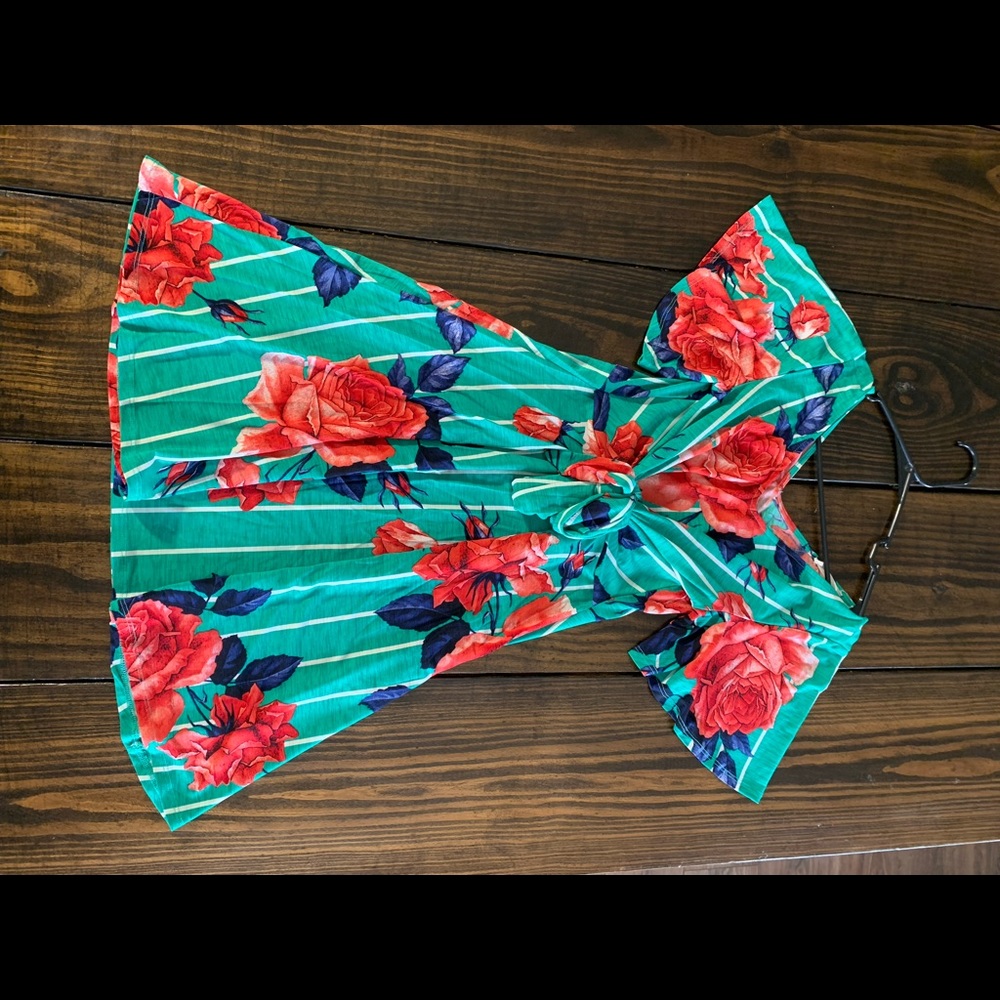 Front tie dress. M